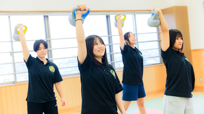 トレーニング実習に励む学生