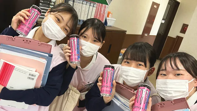 国家試験に向けて勉強に励む学生の様子(歯科衛生学科)