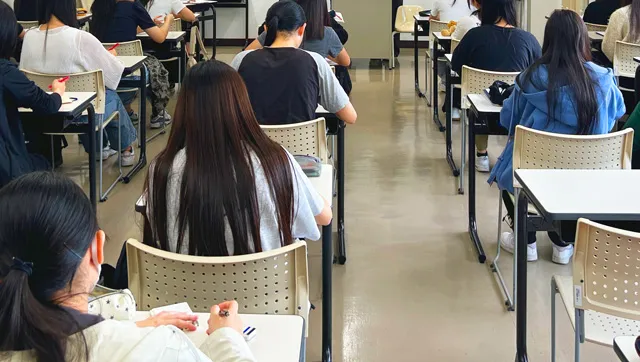 国家試験模試を受ける学生(歯科衛生学科)