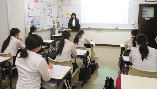 就職ガイダンスを受ける学生の様子(歯科衛生学科)