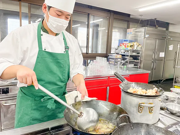 中華料理実習風景